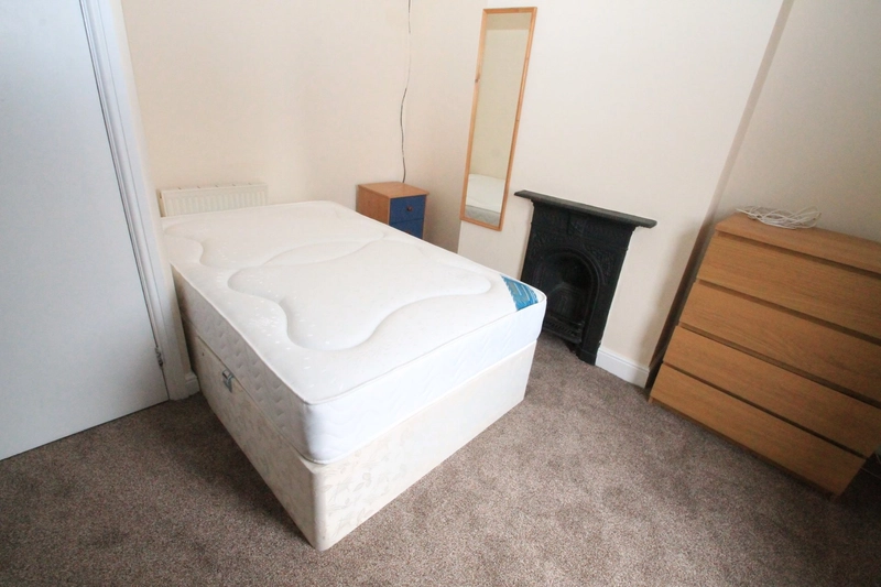 Victoria Terrace, LN1 1HZ - 4 Bed - Thumbnail 5